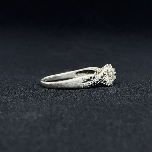 STERLING SILVER SAPPHIRE RING - Picture 3 of 4